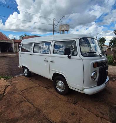 VOLKSWAGEN KOMBI 1.4 MI STD ESCOLAR 8V FLEX 3P MANUAL VOLKSWAGEN KOMBI 1.4 MI STD ESCOLAR 8V FLEX 3P MANUAL